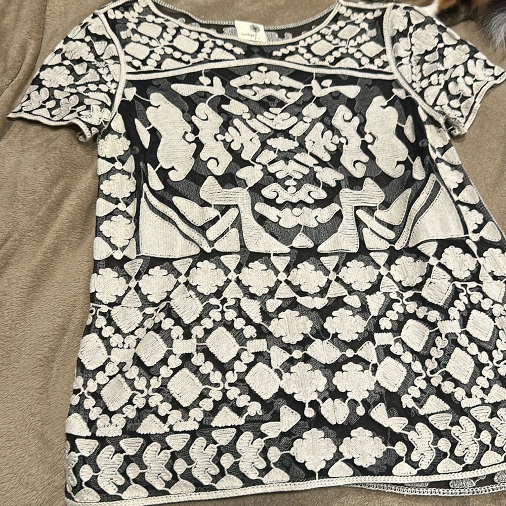 Embroidered top from Everleigh.size Medium